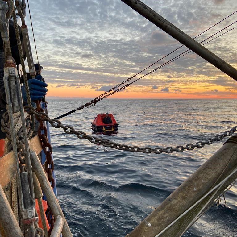 U.S. man lost at sea is rescued by ºÚÁϳԹÏÍø crew west of Vancouver Island